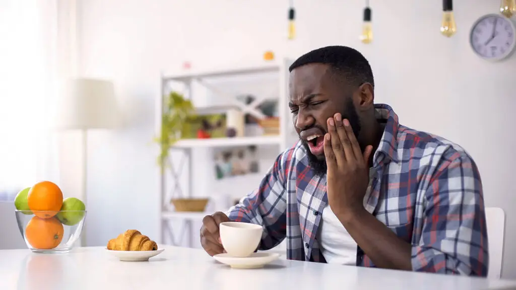 When Is a Cracked Tooth a Dental Emergency? A Midtown Manhattan Guide