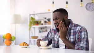 When Is a Cracked Tooth a Dental Emergency? A Midtown Manhattan Guide